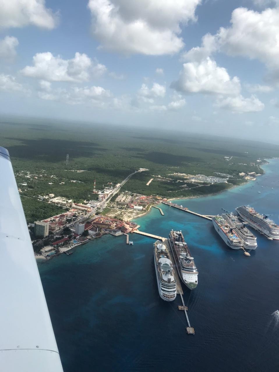 How to travel from Cozumel on a plane